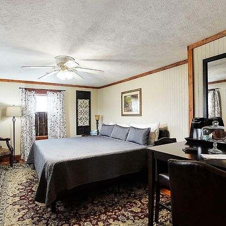 Hocking Hills Inn Лоґан Екстер'єр фото