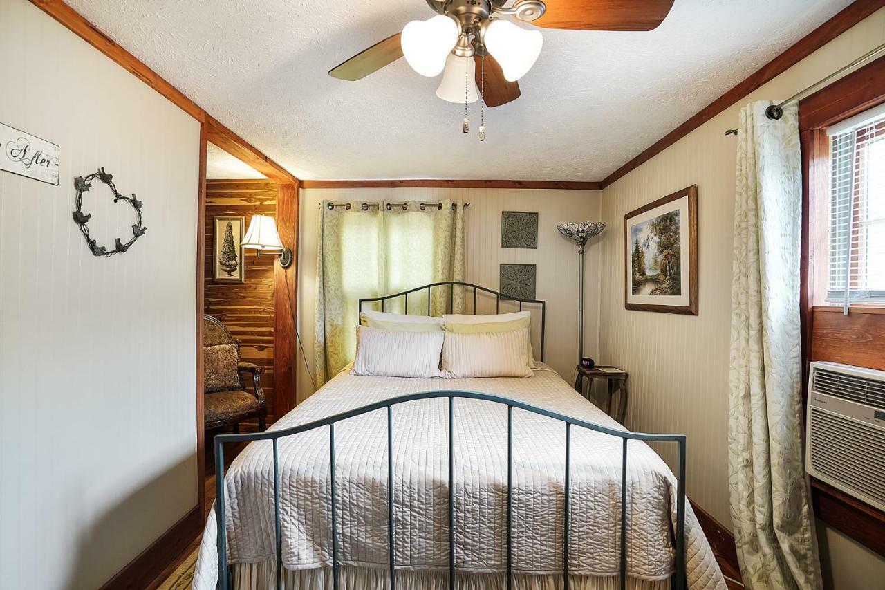 Hocking Hills Inn Лоґан Екстер'єр фото