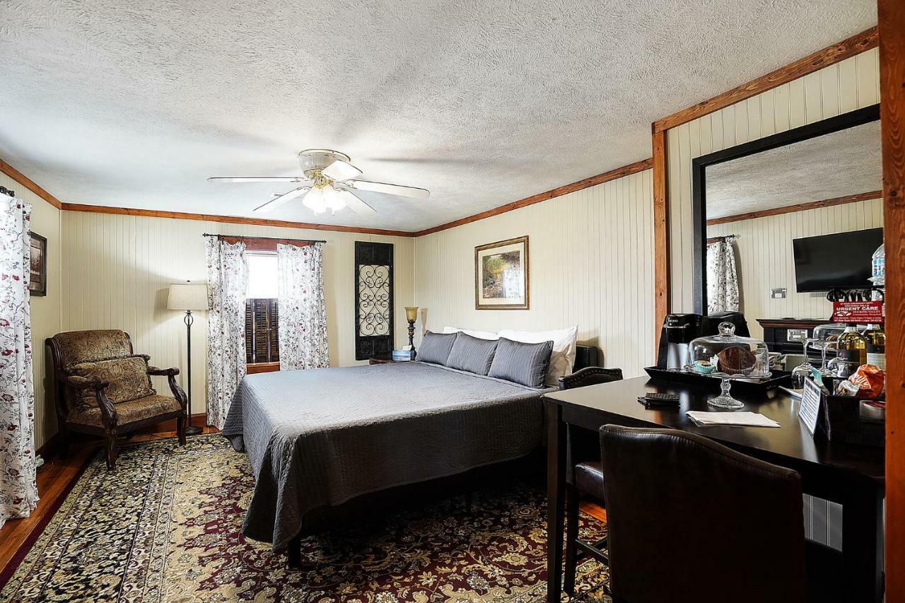 Hocking Hills Inn Лоґан Екстер'єр фото