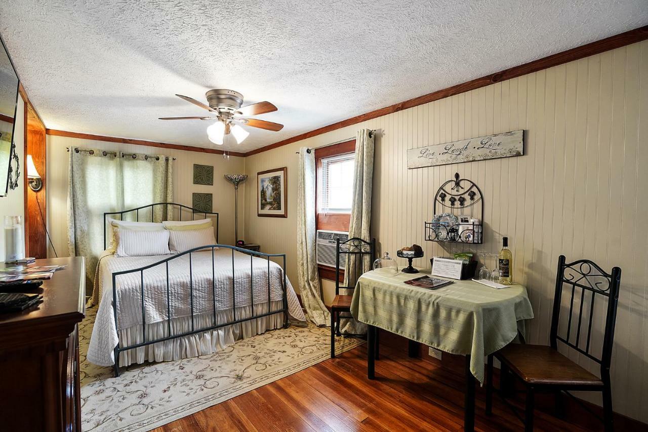 Hocking Hills Inn Лоґан Екстер'єр фото