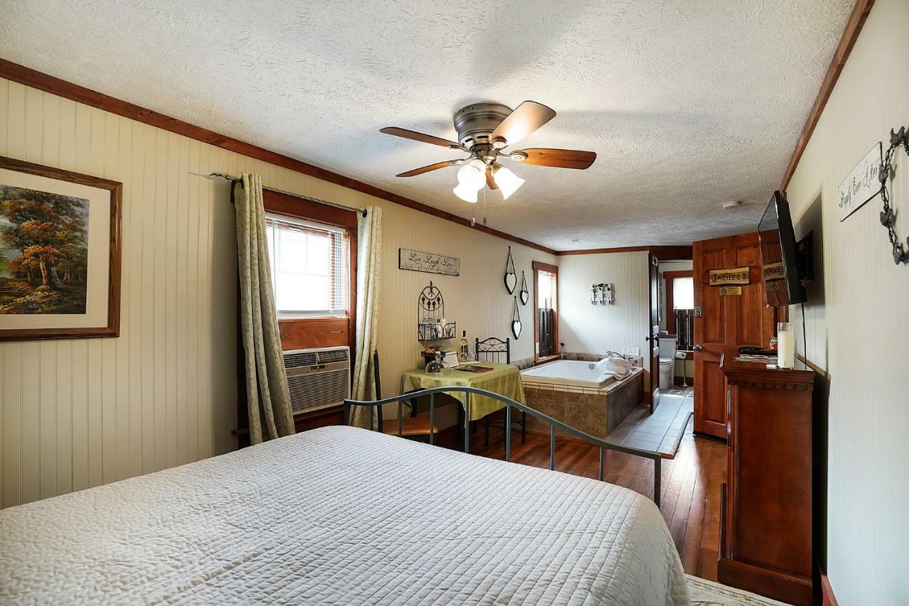 Hocking Hills Inn Лоґан Екстер'єр фото